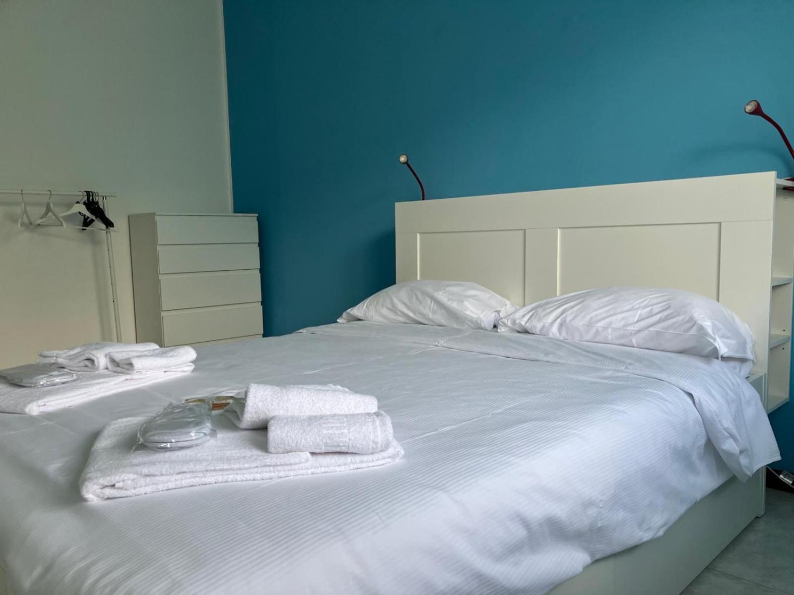 Happy Guest Apartments - Lake View And Pool リーヴァ・ディ・ソルト エクステリア 写真